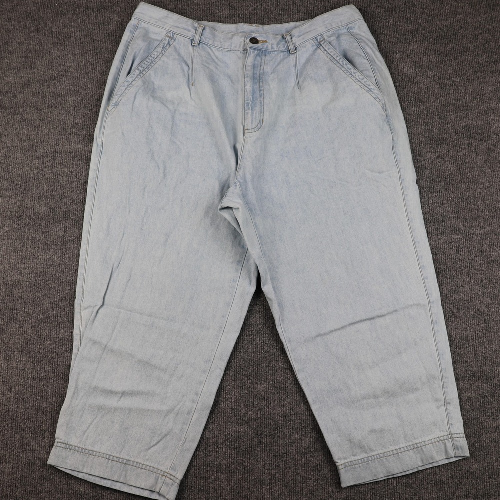 Liz Claiborne Light Wash Denim Capris